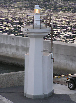 坂手港灯台