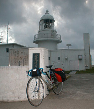 夕暮れの竜飛岬灯台